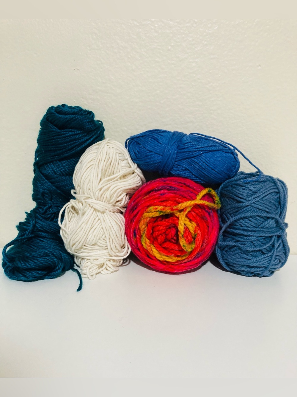 310 g / 10.93 oz Assorted Differently Textured‎ Yarns